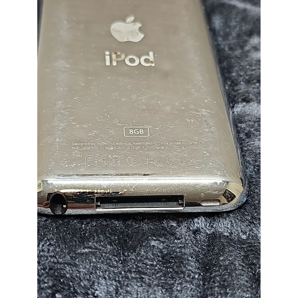 Apple iPod Touch 4th Gen WHITE & SILVER | Model A1367 | 8GB | RESET
